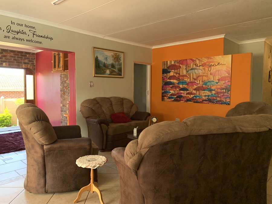 4 Bedroom Property for Sale in Wavecrest Eastern Cape